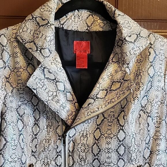V Cristina- Faux Snake skin blk/ iv short jkt. size L. - Picture 4 of 6